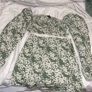 Pretty Little Thing, Size 6 Floral Green & White Two Piece Set